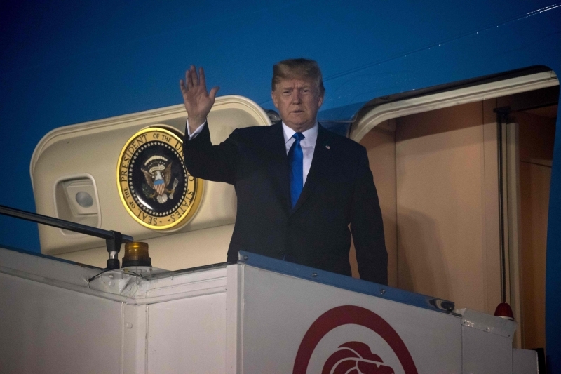 Trump chegou ao país no início da noite, enquanto Kim pousou em Singapura durante a tarde