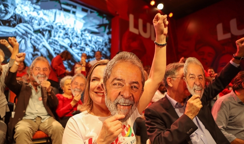 Petistas lançam candidatura de Lula a presidente em Minas Gerais e comemoram pesquisa