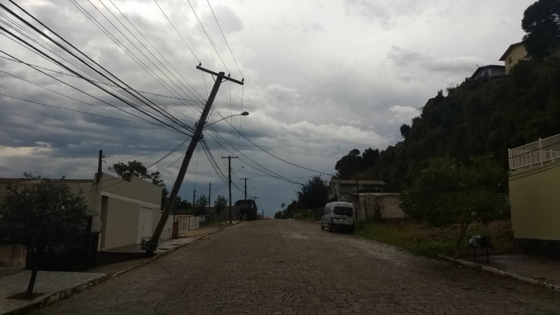 Há risco de chuva forte, ventania e até queda de granizo
