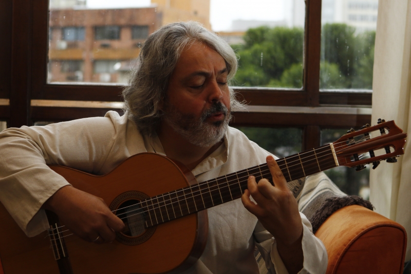 Cantor e radialista participa de 'Violão com voz' no Instagram Felipe Azevedo Compositor
