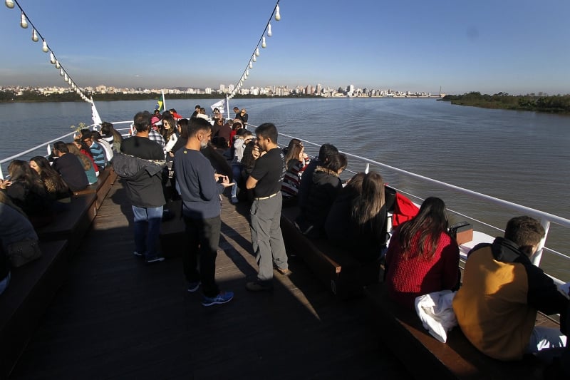 Agora com capacidade para transportar 300 pessoas, Cisne Branco renasce com revitalização da Orla