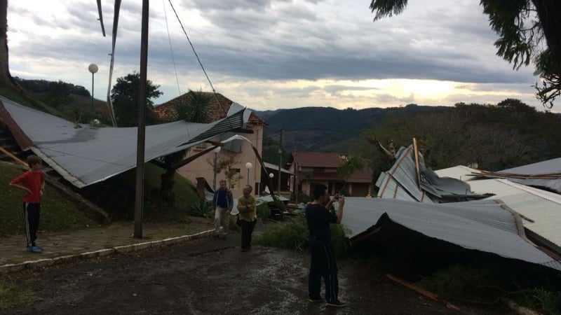 Bento Gonçalves registrou 80 edificações atingidas e algumas destruídas devido a forte chuva