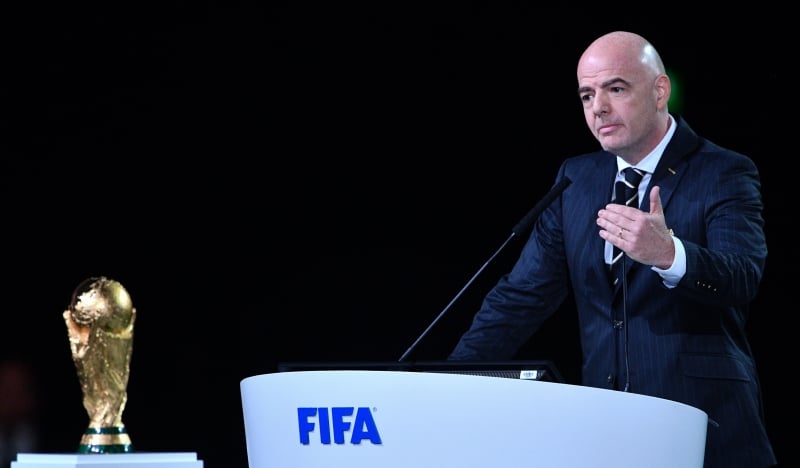 Contra Infantino havia surgido apenas Ramon Vega, um ex-jogador suíço