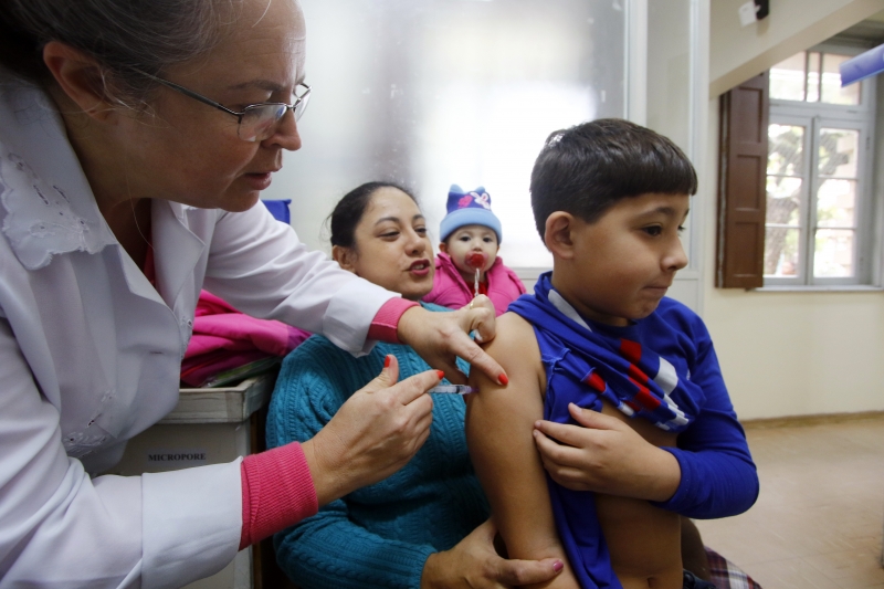 Campanha começou com foco na vacinação de crianças 