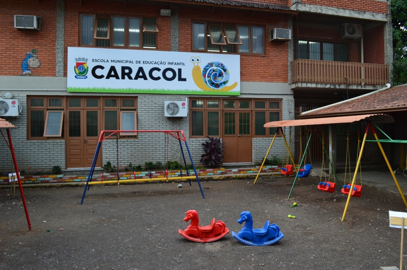 Cerimônia de entrega do educandário contou com a presença de alunos, professores, comunidade e autoridades