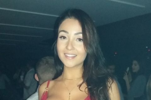 Caroline de Albuquerque brindou seu 
aniversário em animado camarote na Woods