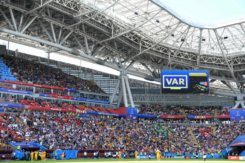Franceses recorreram ao VAR para confirmar pênalti e validar o segundo gol