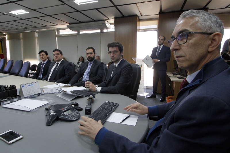 Barbosa (direita) e a equipe da Fipe divulgaram o PIB, que antes era feito pela FEE 