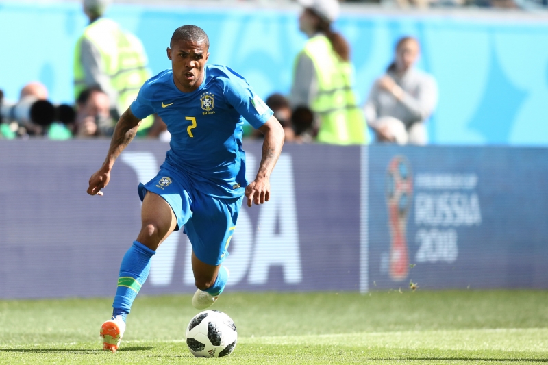 Douglas Costa sofreu lesão na região posterior da coxa direita no fim do jogo com a Costa Rica