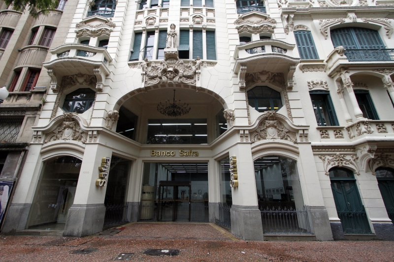 O Safra passará a deter 58,6% do capital social total da Alfa Holdings e 55,38% do Consórcio Alfa