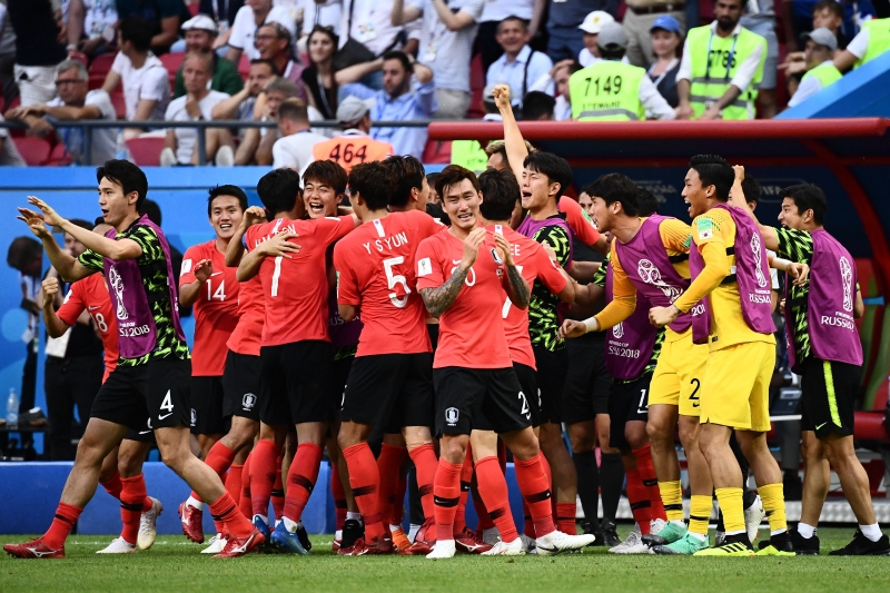 Sul-coreanos festejaram a vitória em jogo que pode ter sido a zebra até agora na Copa
