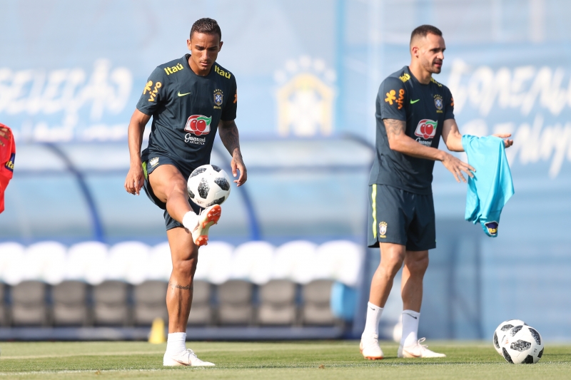 Lateral-direito (e) indicou que está recuperado de problema na região do quadril