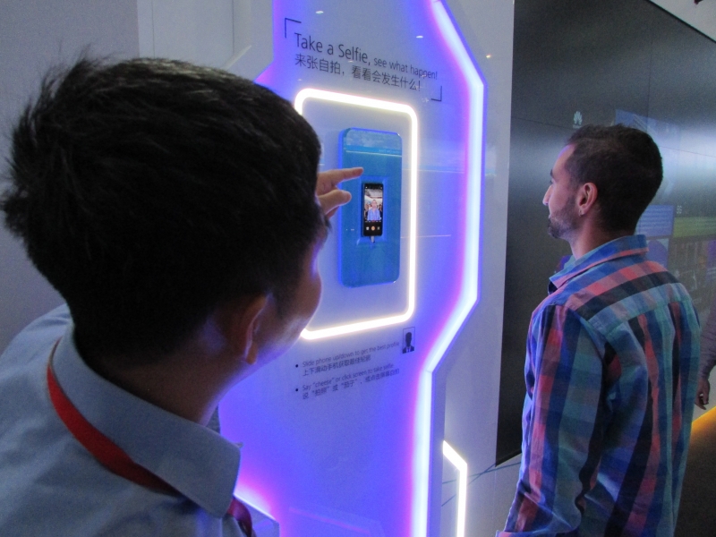 {'nm_midia_inter_thumb1':'https://www.jornaldocomercio.com/_midias/jpg/2018/06/29/206x137/1_huawei_2_credito_thiago_copetti-8386895.jpg', 'id_midia_tipo':'2', 'id_tetag_galer':'', 'id_midia':'5b369483ea9ce', 'cd_midia':8386895, 'ds_midia_link': 'https://www.jornaldocomercio.com/_midias/jpg/2018/06/29/huawei_2_credito_thiago_copetti-8386895.jpg', 'ds_midia': 'Huawei crédito Thiago Copetti', 'ds_midia_credi': 'THIAGO COPETTI/ESPECIAL/JC', 'ds_midia_titlo': 'Huawei crédito Thiago Copetti', 'cd_tetag': '1', 'cd_midia_w': '800', 'cd_midia_h': '600', 'align': 'Left'}