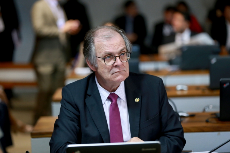 O relator da lei, senador Dalírio Beber, justificou a medida devido à crise econômica e fiscal no Brasil 
