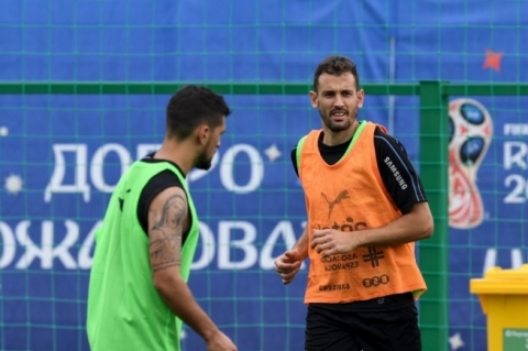 Cristhian Stuani (d) é o mais cotado para substituir o atacante