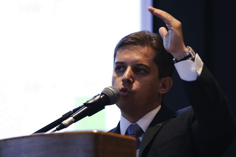 O ministro do Planejamento substituto, Gleisson Rubin, diz que medida reforça equipes nos ministérios