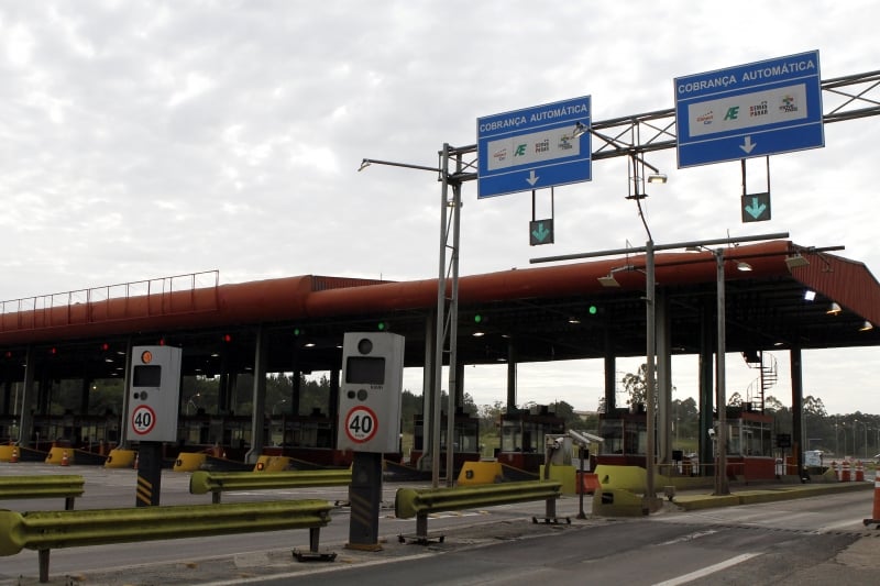 Com a decisão judicial, os pedágios em três praças voltam a ser cobrados seguindo valores de julho