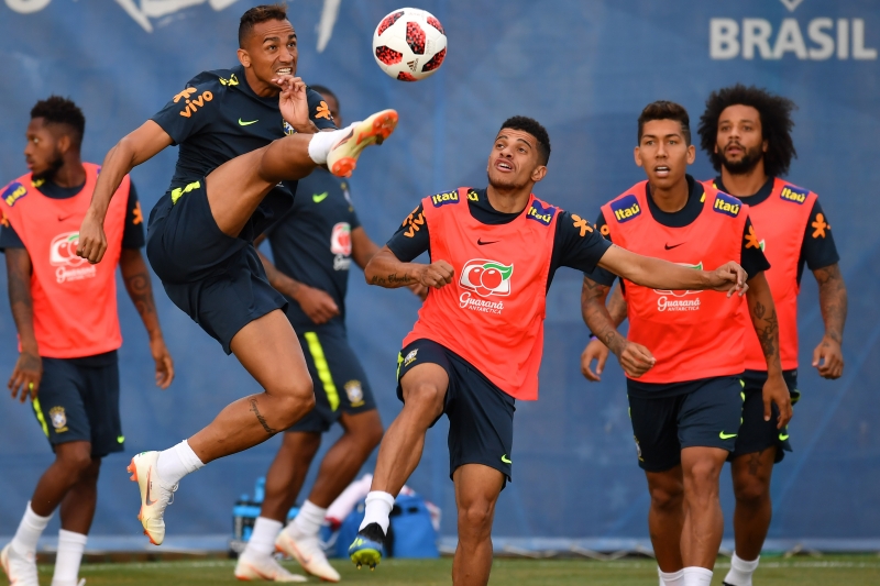 Danilo está fora do elenco brasileiro no Mundial