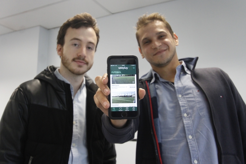 Guilherme e Bernardo querem que o Weeplay facilite as agendas Foto: LUIZA PRADO/JC