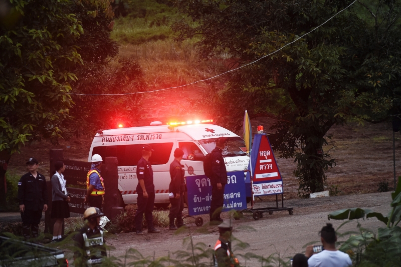 Crianças resgatadas foram encaminhadas a um hospital de campanha montado nos arredores da caverna