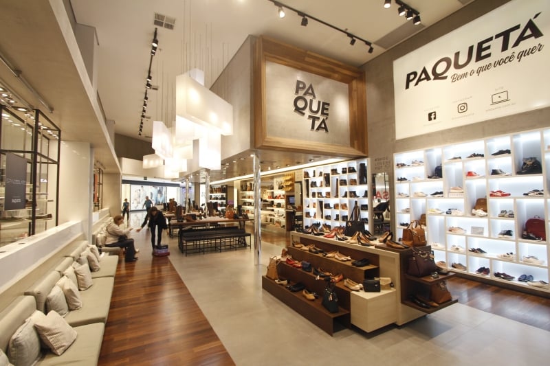 Loja Paquetá do Shopping Iguatemi de Porto Alegre oferece ambiente mais confortável ao cliente, com mais espaço para circulação e comodidade para experimentação
