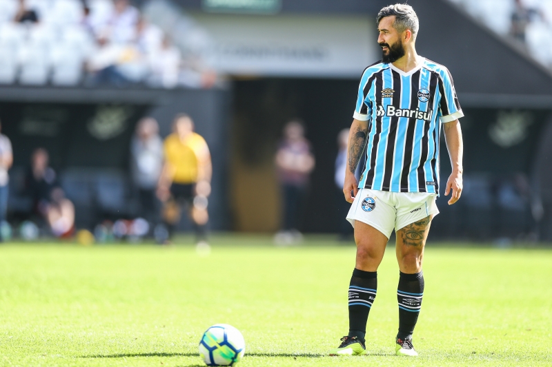 "Não tinha por que eu parar agora", afirma Douglas em Entrevista