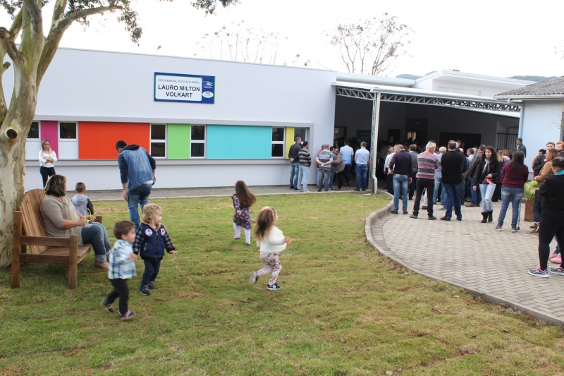 Inauguração ocorreu no último dia 7 e reuniu autoridades, familiares do homenageado e a comunidade escolar