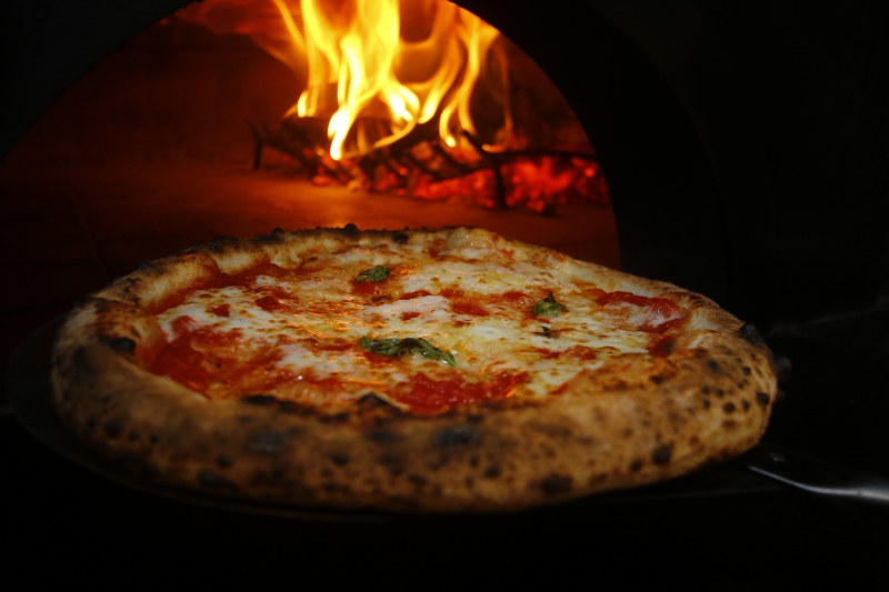 Vamos conferir um novo ponto de gastronomia - Cinque, com pizzeria, padaria, confeitaria e café. Foto: FREDY VIEIRA/JC