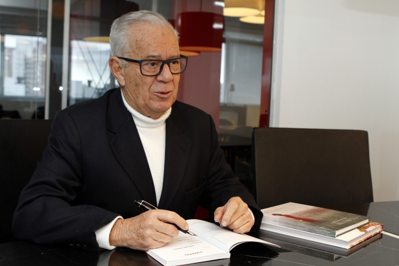 Escritor apresenta o livro 80 Poemas esta Noite: Poesia de Luiz Coronel em Madrid e Salamanca 