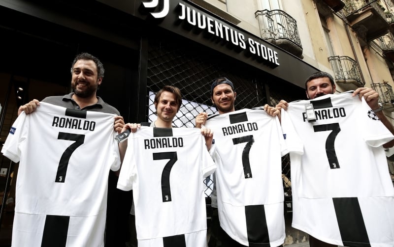 Camisa do atacante português já está disponível na loja do clube de Turim
