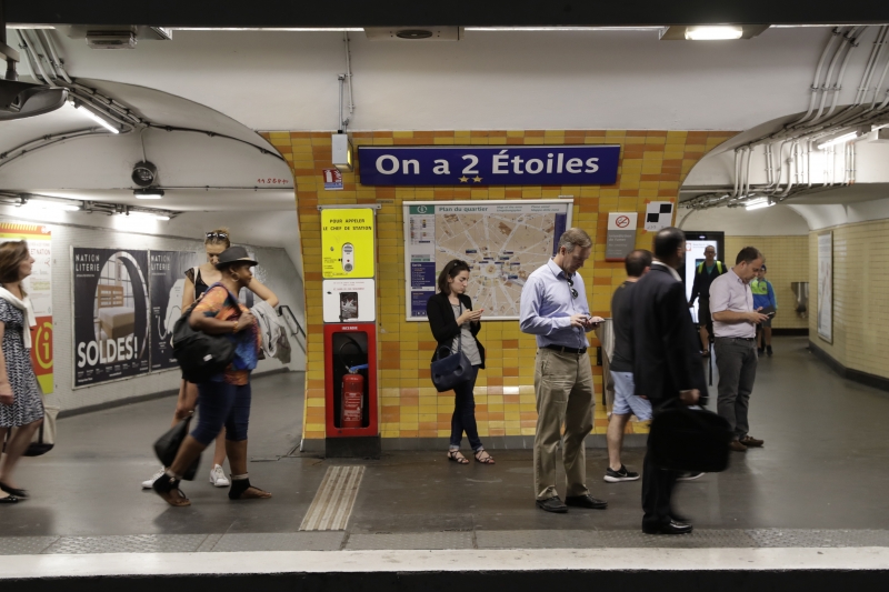 A estação Charles de Gaulle-Etoille virou 'Nós temos duas estrelas'