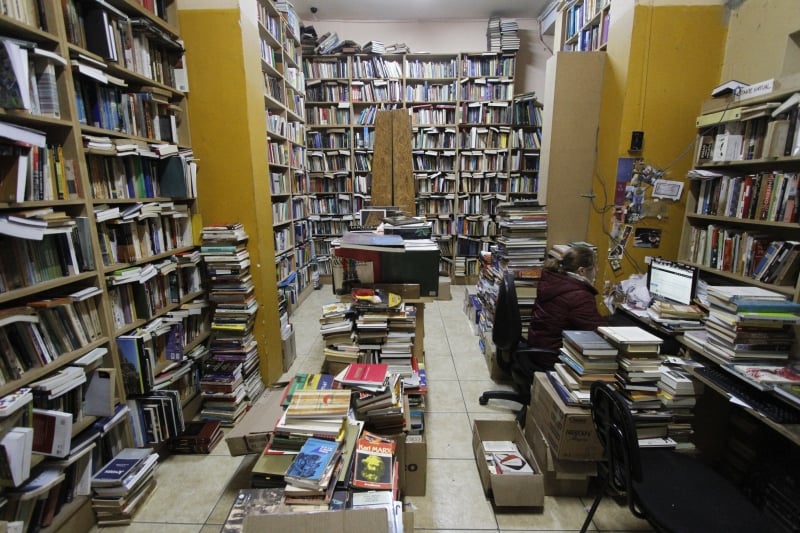 Sebos como a Ladeira Livros seguem em atividade apesar do avanço tecnológico na literatura
