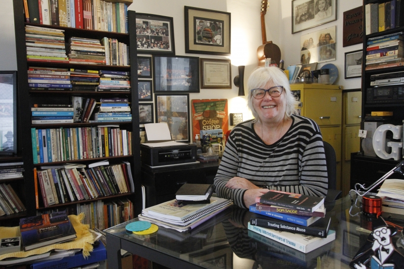 Gilia é maestrina e, agora, auxilia quem quer se expressar melhor. Ela também atende clientes com sequelas resultantes de AVC Foto: LUIZA PRADO/JC