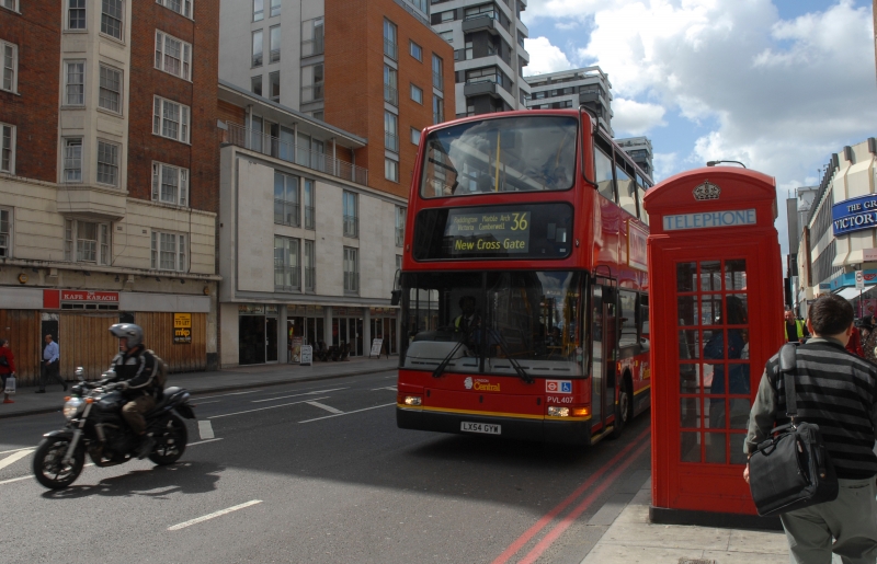 Serviço público de Londres realizou 106 mil viagens a menos, entre 2017 e 2018, por meio de metrô e de seus icônicos ônibus vermelhos