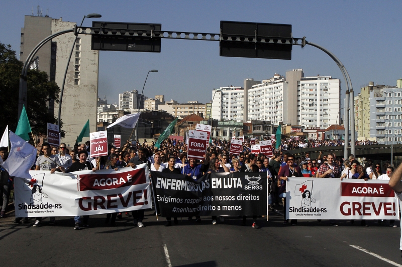Protesto de categorias das equipes de Saúde da Família percorreu ruas e avenidas da Capital