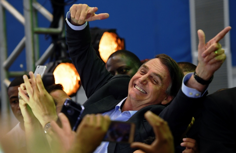 Capitão reformado aparece com 20% da preferência do eleitorado, seguido por Marina Silva, com 12%