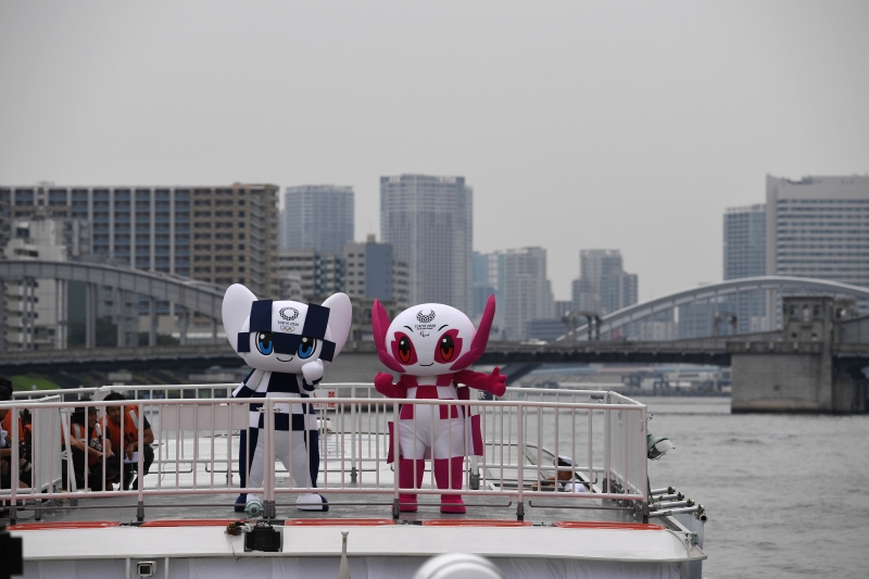 Cerimônia de abertura do evento, que terá como mascotes Miraitowa (L) and Someity, será em 24 de julho