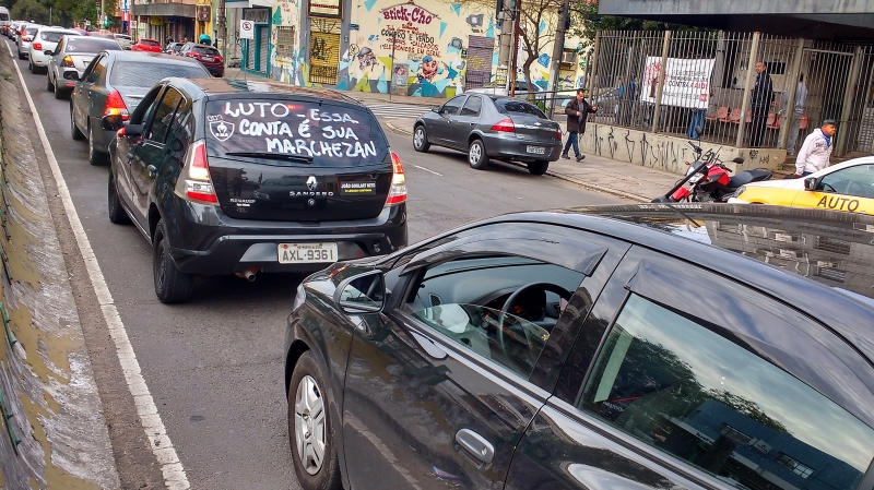 Motoristas pediram mais segurança e protestaram contra o prefeito da capital, Nelson Marchezan