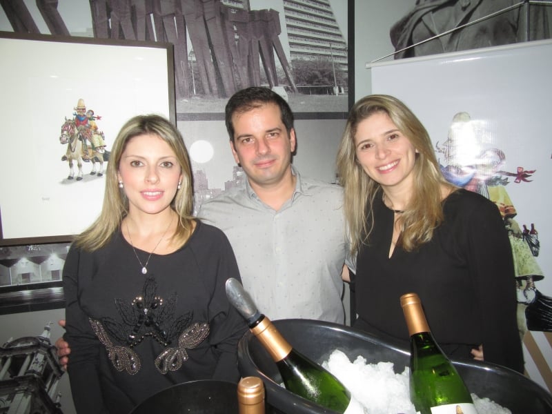 Vanessa Ayub Szymczak, Pedro Candelária e Manuela Ayub Candelária apresentaram os vinhos