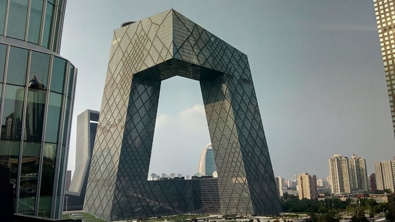 Pr�dio da estatal chinesa de televis�o CCTV tem mais de 40 andares e formas futuristas