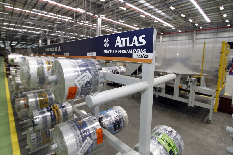 Operações da fábrica de pincéis foram integradas com as de acessórios