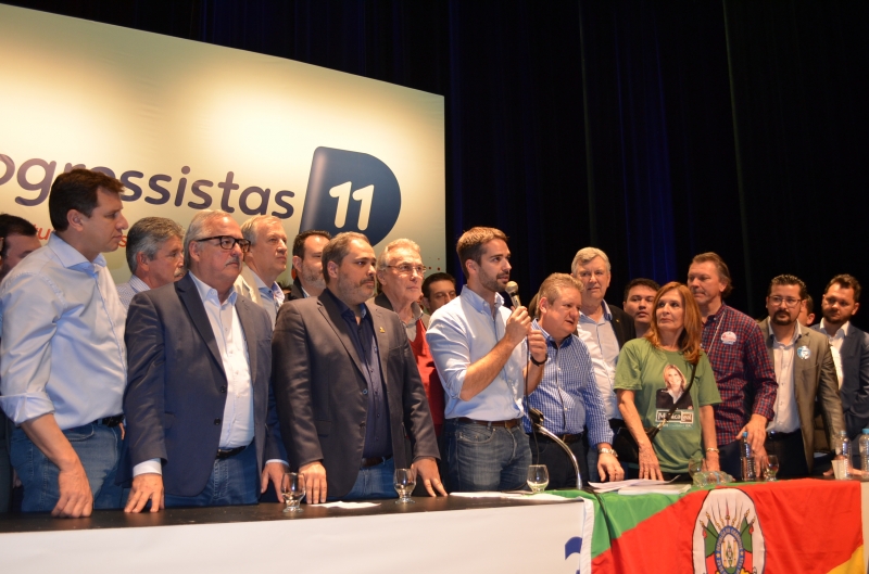 Eduardo Leite discursou no evento agradecendo pelo apoio do partido à sua candidatura
