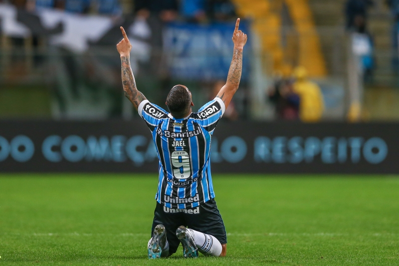 Atacante teve diagnosticada uma ruptura no menisco do joelho direito