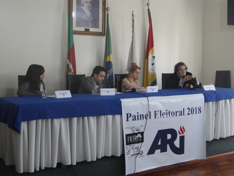 Os jornalistas Filipe Peixoto, Ana Aguiar e Edieni Ferigollo conduziram as entrevistas a Julio Flores