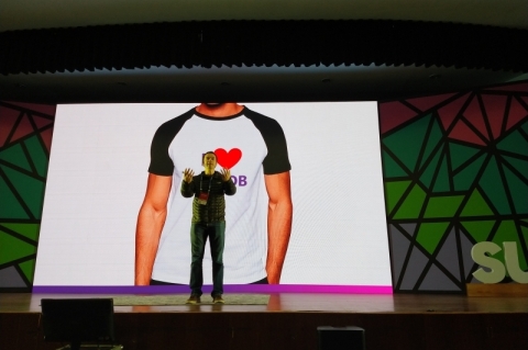 Renato Mendes diz que � preciso colocar o cliente no centro dos neg�cios durante sua palestra na Gramado Summit