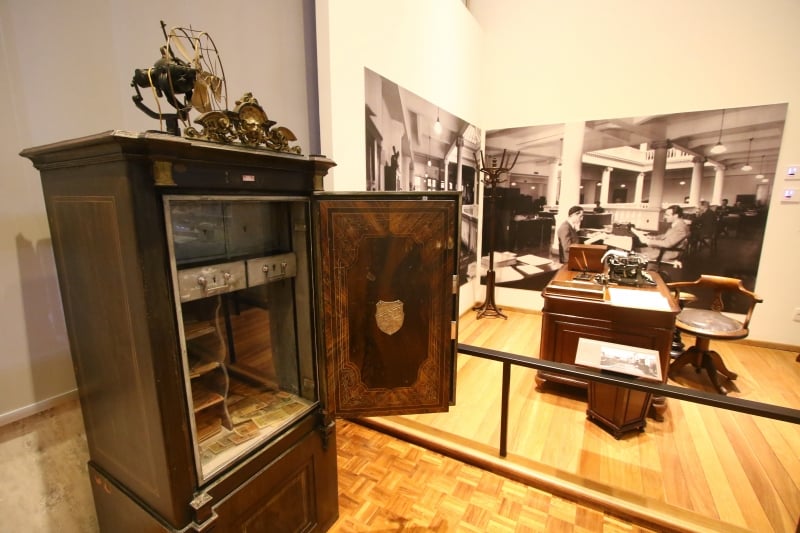 O cofre Berta, de oito toneladas, hoje exposto no Museu Banrisul, é desta época