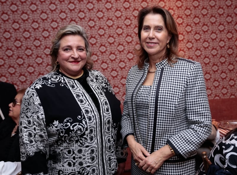 Cláudia Lazzarotto Terra Lopes e Heloisa Jardim Cestari no aniversário de Mouna Malcon, no Country Club