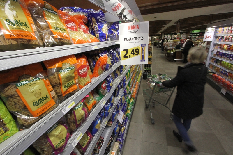 Sete alimentos tiveram reajuste de preço no mês, segundo o Dieese