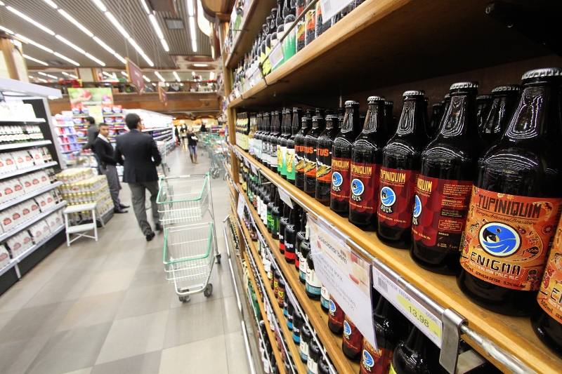 O decreto que proíbe venda de itens não essenciais em supermercados não atinge as bebidas