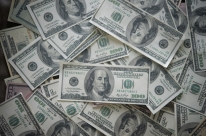 Dólar começa outubro em alta e vai a R$ 5,65 com incerteza fiscal